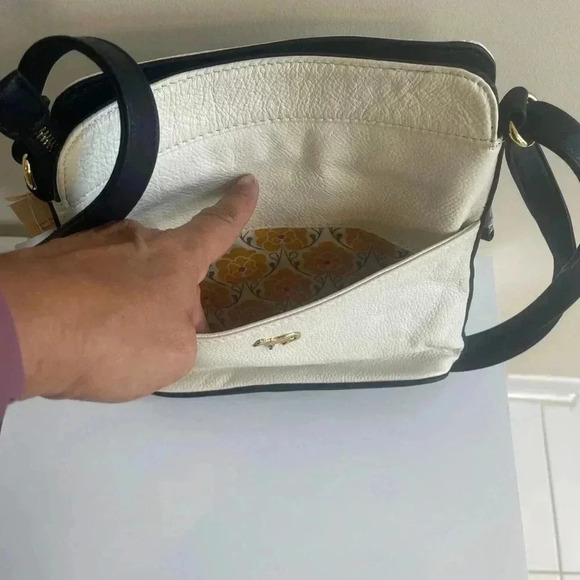 Emma Fox Bags. Emma Fox
Crossbody Handbag band new with tags pri - Picture 7 of 16